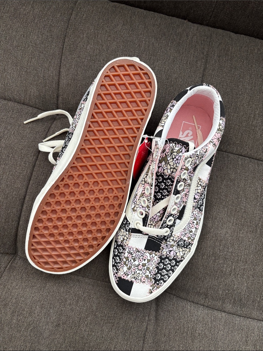 Vans Women's Floral Patchwork Old Skool Sneakers - Black/Pink/Cream - Picture 3 of 7